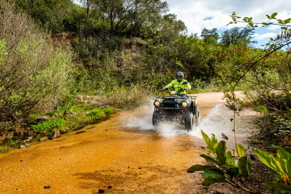 Parada para fotos en un mirador de la ruta en quad