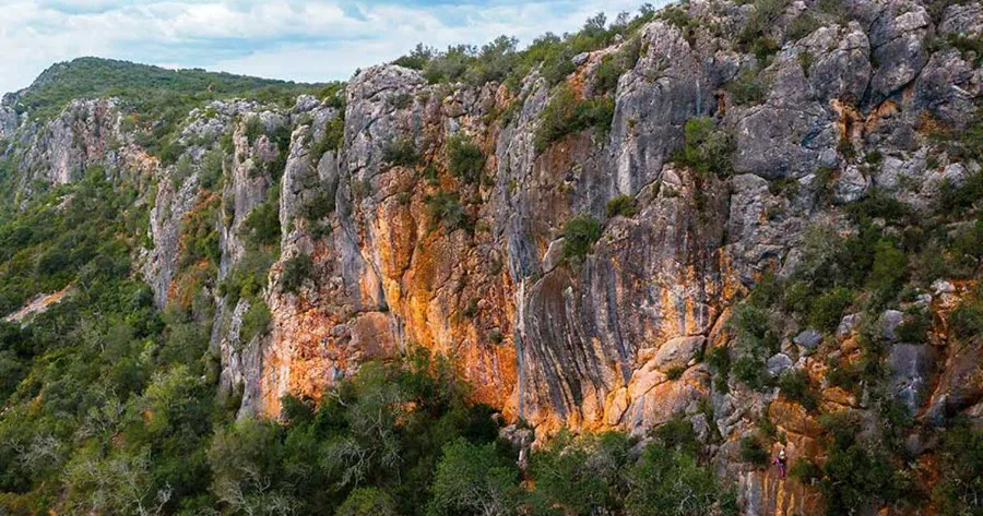 Panoramic views of the barrocal and the hills of the Algarve